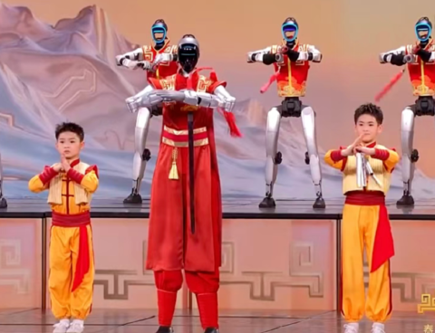 机器人练武术、演小品、拍电影，豆包、追觅等20家赞助商花式露出，马年春晚AI成主角
