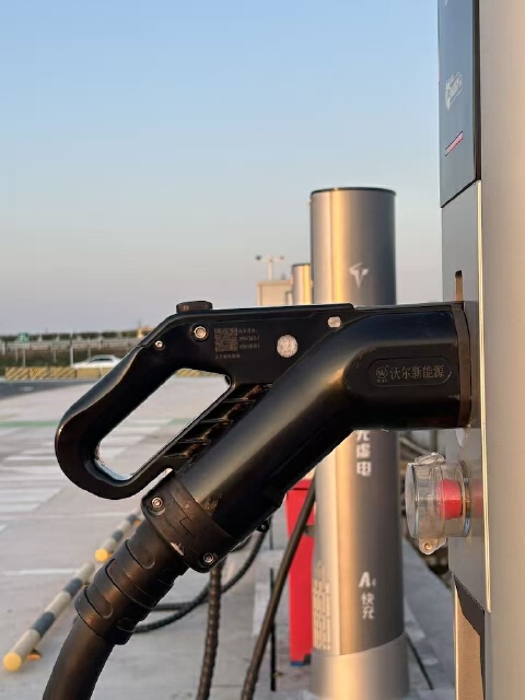 对话小鹏、理想、问界等5位车主,今年春运谁有充电焦虑?|新春走基层