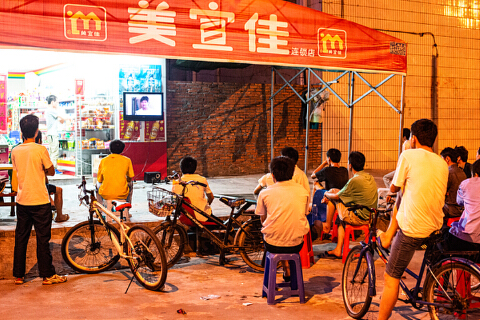 美宜佳多个门店被查出售卖假烟：全国门店数量排名第一，开一家店成本30万元左右